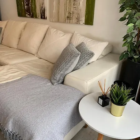Jangilau - Large, Triple Aspect In Apartment