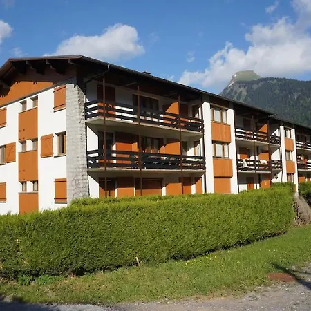 Appartement Jangilau - Large, Triple Aspect In