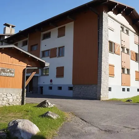 Appartement Jangilau - Large, Triple Aspect In *